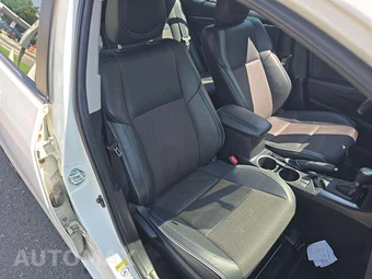 2015 Toyota Corolla S Plus – miniatura 18