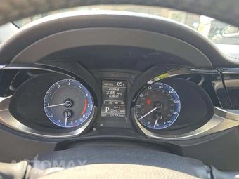 2015 Toyota Corolla S Plus – miniatura 9