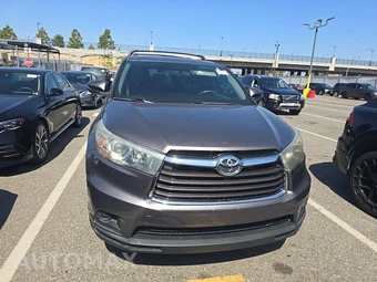 2015 Toyota Highlander LE – miniatura 2