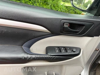 2015 Toyota Highlander LE Plus - miniatura 20