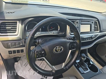 2015 Toyota Highlander LE Plus – miniatura 10
