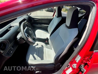 2015 Toyota Prius c One - miniatura 10