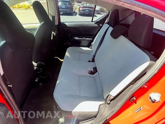 2015 Toyota Prius c One - miniatura 11