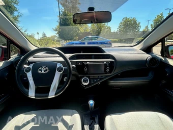 2015 Toyota Prius c One - miniatura 12