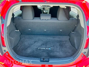 2015 Toyota Prius c One - miniatura 18