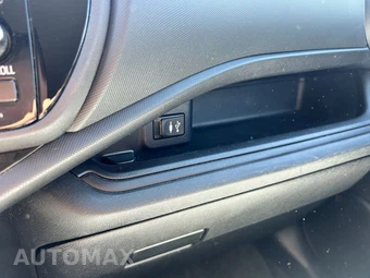 2015 Toyota Prius c One - miniatura 19