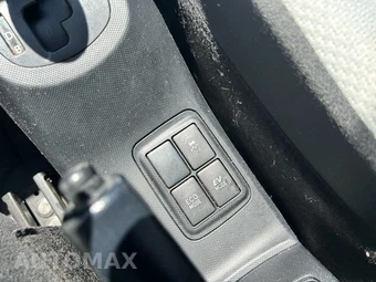2015 Toyota Prius c One - miniatura 20