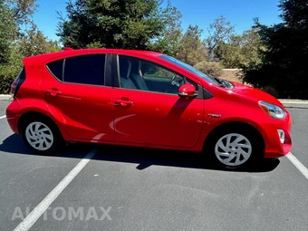 2015 Toyota Prius c One - miniatura 4