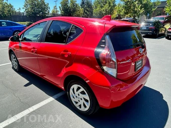 2015 Toyota Prius c One - miniatura 7