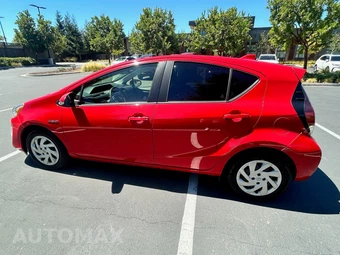 2015 Toyota Prius c One - miniatura 8