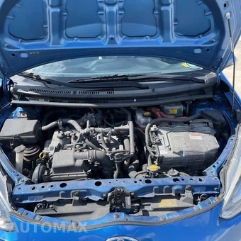 2015 Toyota Prius c One - miniatura 10