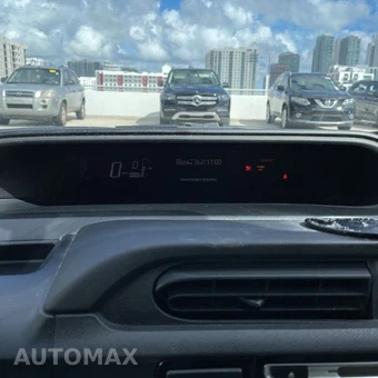 2015 Toyota Prius c One - miniatura 13