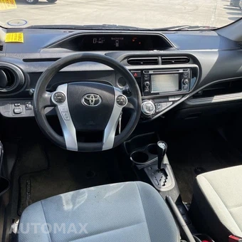 2015 Toyota Prius c One - miniatura 14