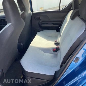 2015 Toyota Prius c One - miniatura 16