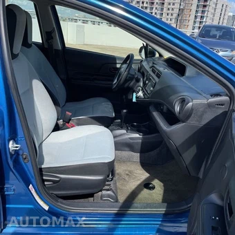 2015 Toyota Prius c One - miniatura 17