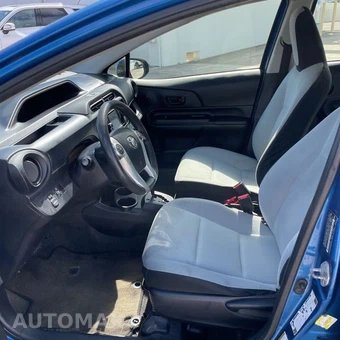 2015 Toyota Prius c One - miniatura 18