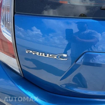 2015 Toyota Prius c One - miniatura 19
