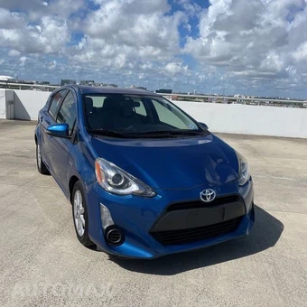 2015 Toyota Prius c One - miniatura 2