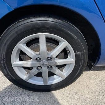 2015 Toyota Prius c One - miniatura 20