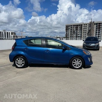 2015 Toyota Prius c One - miniatura 3