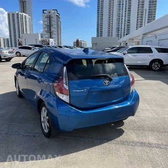 2015 Toyota Prius c One - miniatura 6