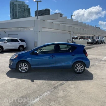 2015 Toyota Prius c One - miniatura 7