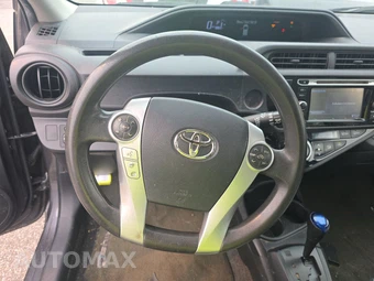 2015 Toyota Prius c One – miniatura 10