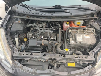 2015 Toyota Prius c One – miniatura 15