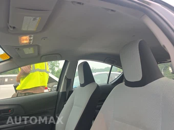 2015 Toyota Prius c One – miniatura 17