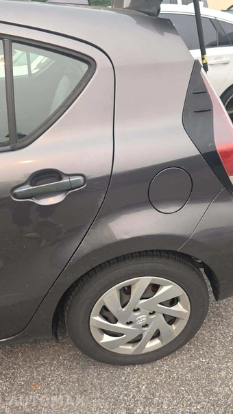 2015 Toyota Prius c One – miniatura 19