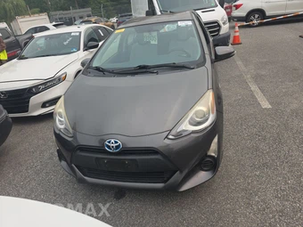 2015 Toyota Prius c One – miniatura 2