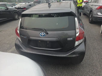 2015 Toyota Prius c One – miniatura 5