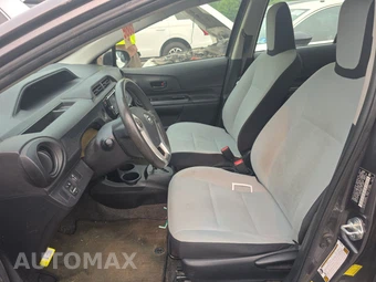 2015 Toyota Prius c One – miniatura 7