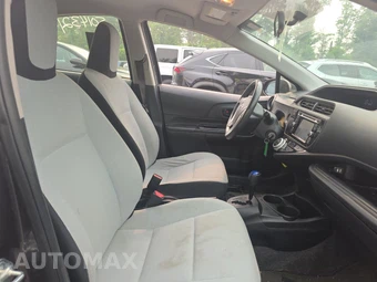 2015 Toyota Prius c One – miniatura 8