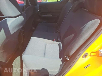 2015 Toyota Prius c Three – miniatura 13