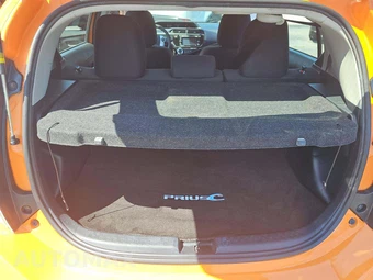 2015 Toyota Prius c Three – miniatura 14