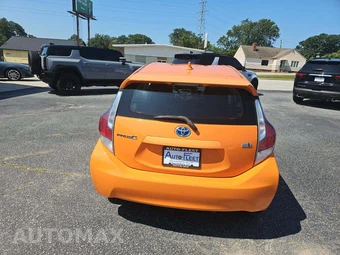 2015 Toyota Prius c Three – miniatura 3