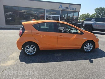 2015 Toyota Prius c Three – miniatura 4