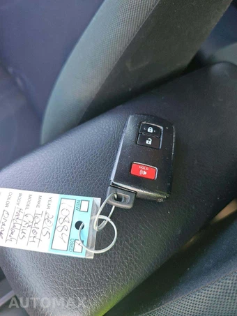 2015 Toyota Prius c Three – miniatura 8