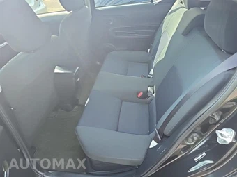2015 Toyota Prius c Two – miniatura 16