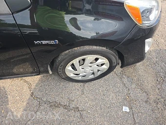 2015 Toyota Prius c Two – miniatura 9