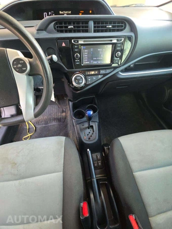 2015 Toyota Prius c Two – miniatura 10