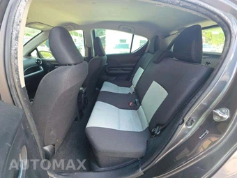 2015 Toyota Prius c Two – miniatura 13