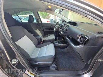 2015 Toyota Prius c Two – miniatura 18