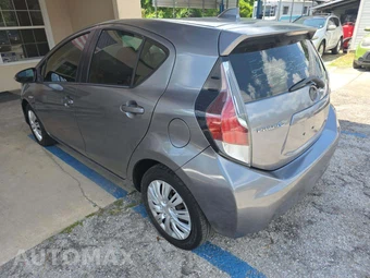 2015 Toyota Prius c Two – miniatura 2