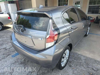 2015 Toyota Prius c Two – miniatura 3