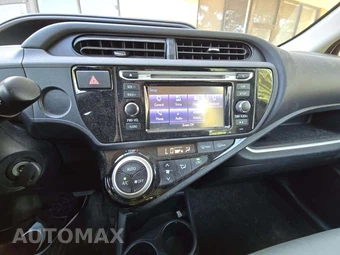 2015 Toyota Prius c Two – miniatura 10