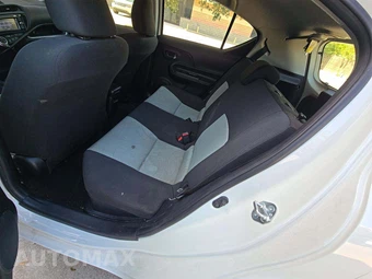 2015 Toyota Prius c Two – miniatura 13