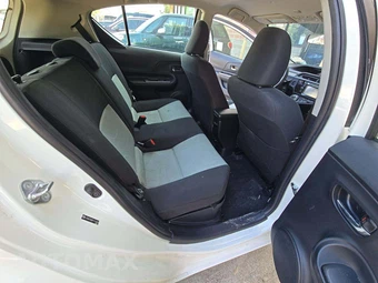 2015 Toyota Prius c Two – miniatura 16