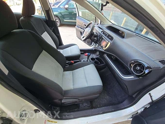 2015 Toyota Prius c Two – miniatura 18